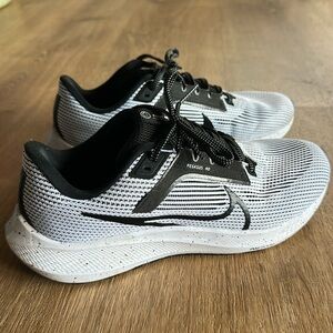 Nike Pegasus 40 white/black 9.5